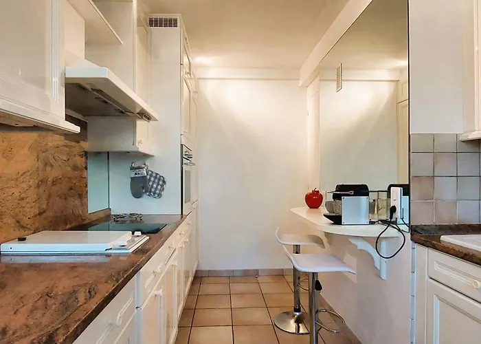 Les Orangers - - Sea View- Swimming Pool - Free Parking - *